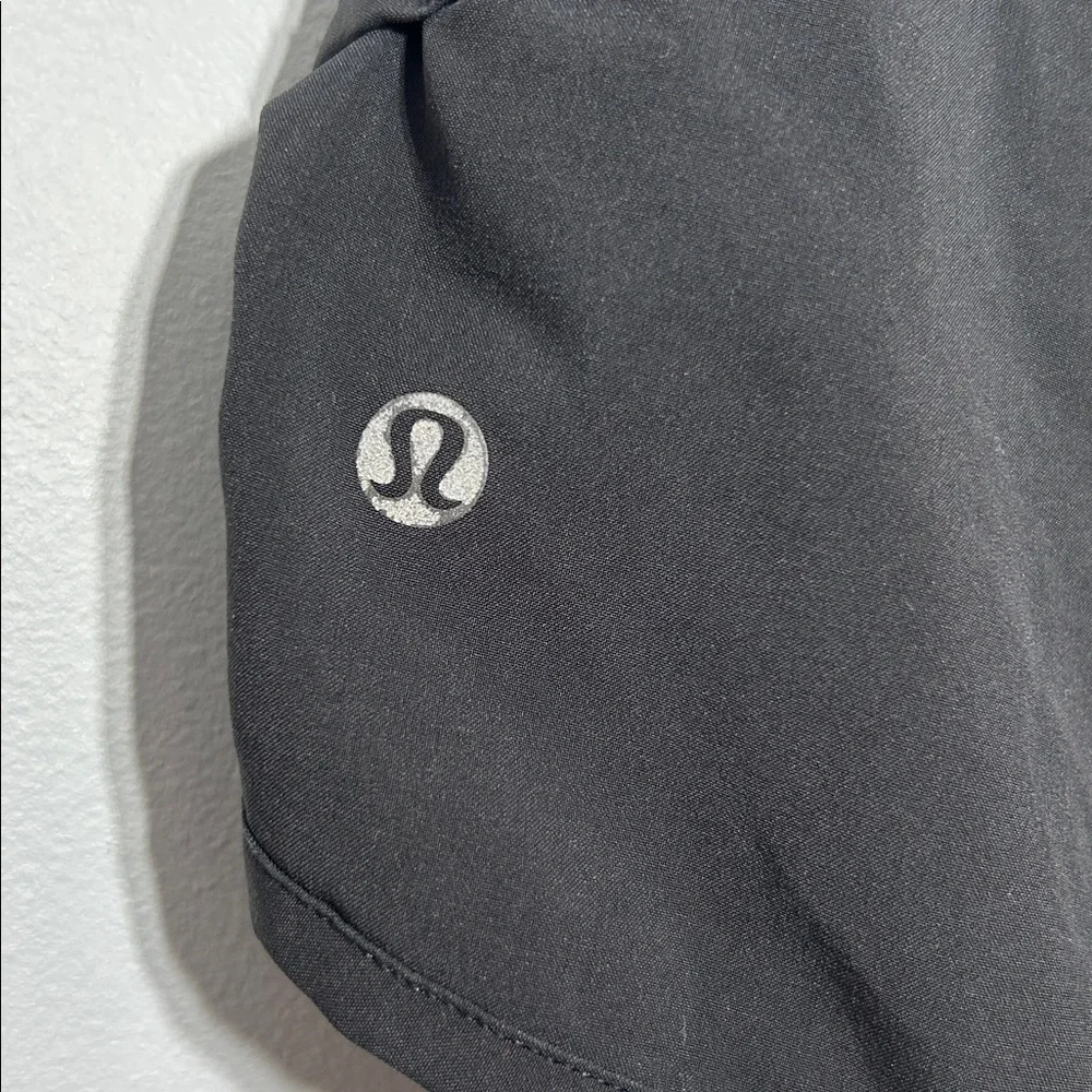 Lululemon Black Speed Up Lined Shorts  2.5" sz 6 - Picture 6 of 8